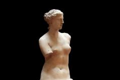 Cine este zeița Afrodita în mitologia greacă antică, pentru ce este faimoasă