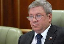 Aleksander Torshin je odstopil z mesta namestnika predsednika centralne banke Biografija Aleksandra Torshina